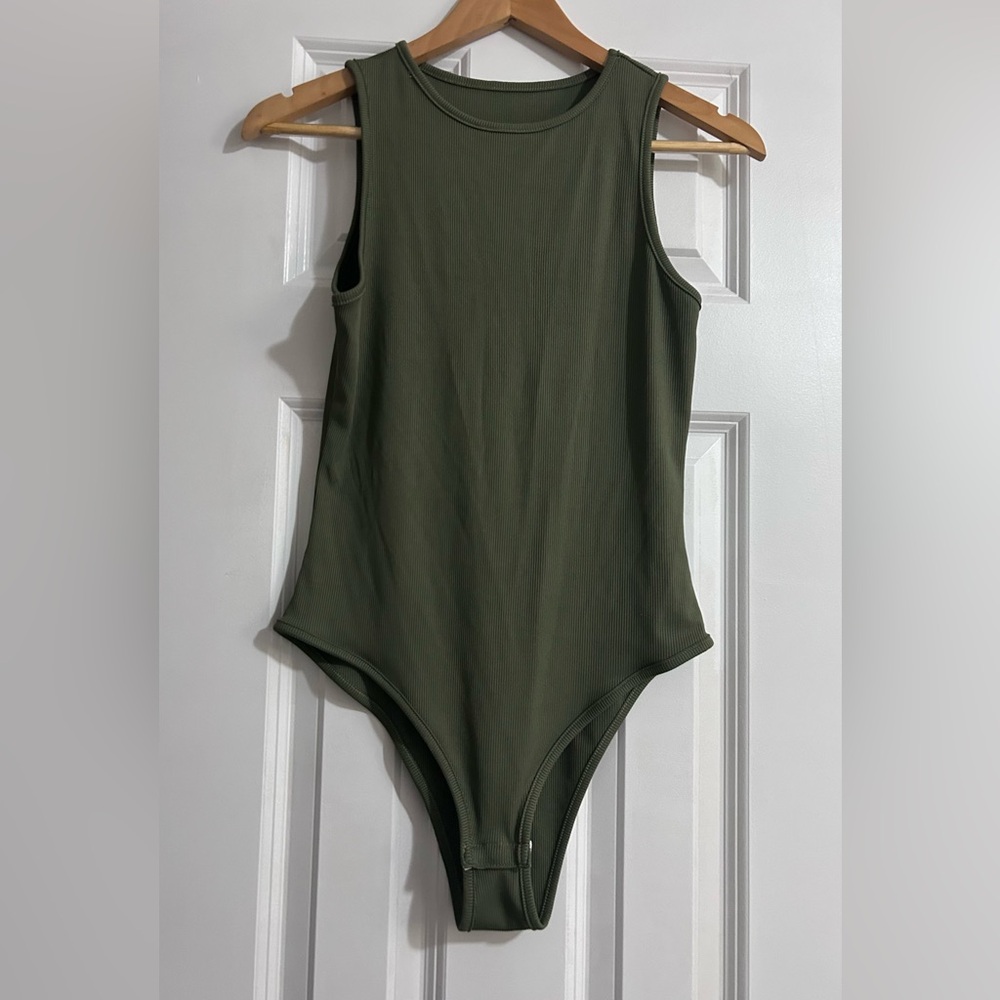 SHEIN Olive Ribbed Sleeveless Bodysuit